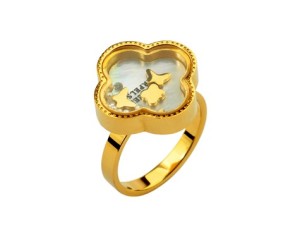 Van Cleef & Arpels White Shell Clover in yellow gold ring