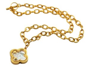 Vancleef&Arpels White Shell Clover in yellow gold necklace