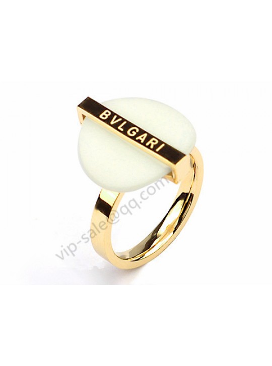 Bvlgari Ring in 18kt Yellow Gold with White Ceramic