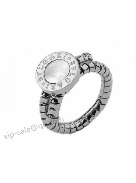 Bvlgari Ring in 18kt White Gold with White Mother of Pearl