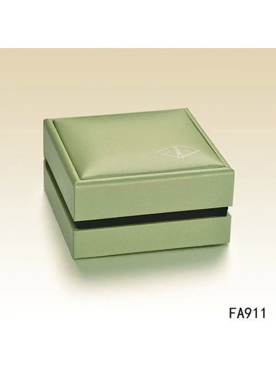 Van Cleef & Arpels Bracelet Box