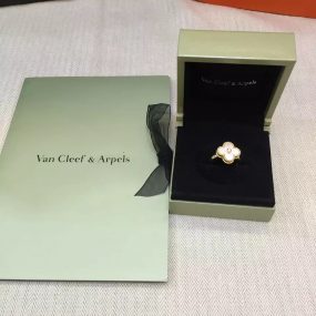 van cleef ring with gift box