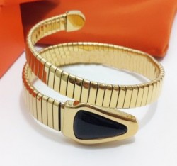 BVLGARI BULGARI Pendant with Chain in 18kt Yellow Gold with Black Onyx and Pave Diamonds