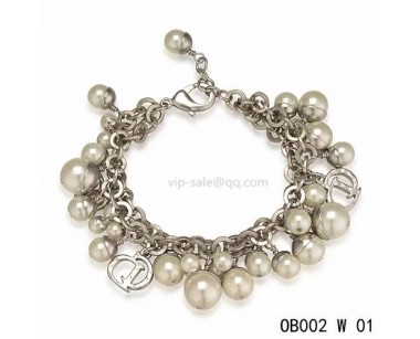 Dior white pearl bracelet in white