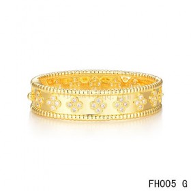 Van Cleef and Arpels Perl�e clover bracelet/Medium model/Yellow gold/diamonds