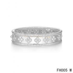 Van Cleef and Arpels Perl�e clover bracelet/Medium model/white gold/diamonds