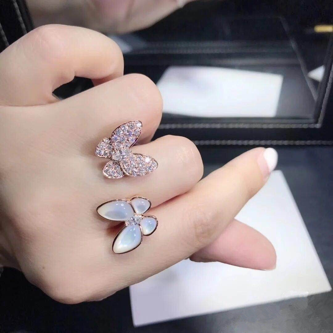 dood gaan Historicus dier Pure 18k gold Van Cleef & Arpels Two Butterfly Between the Finger ring –  International Brand Replica Jewelry for Sale, Make in Real 18k Gold and  Diamonds, the Same As the Original.