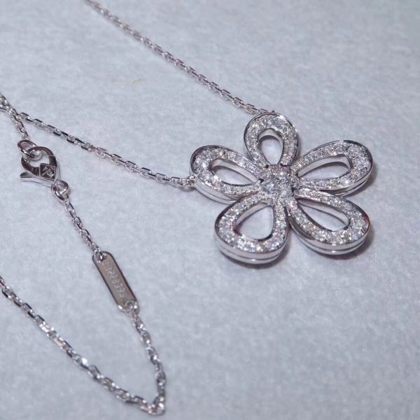 Van Cleef & Arpels Flowerlace pendant. White gold, diamonds
