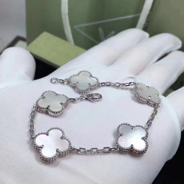 Van Cleef & Arpels Vintage Alhambra bracelet, 5 motifs, white gold, white mother-of-pearl.