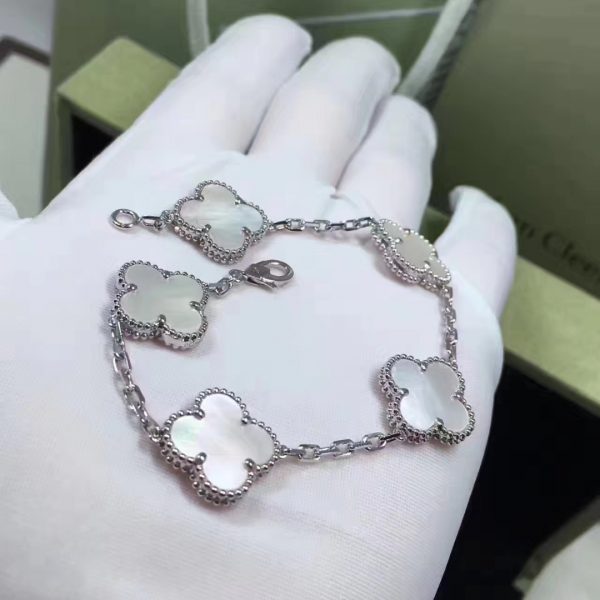 Van Cleef & Arpels Vintage Alhambra bracelet, 5 motifs, white gold, white mother-of-pearl.