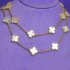 Vintage replique Van Cleef & Arpels Alhambra long collier or jaune 20 motifs nacre blanche de perle