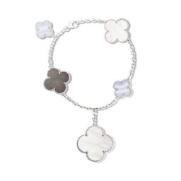 Magic copie Van Cleef & Arpels Alhambra bracelet or blanc calcédoine blanc et gris nacre de perle