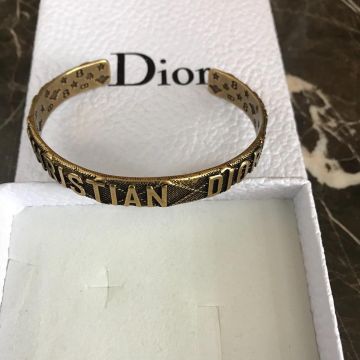 AAA Quality Dior Fashion Logo Pattern Classic Brass Cuff Bracelet For Ladies Price Online