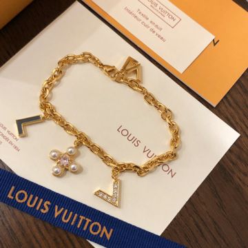 Replica Luxury Louis Vuitton Blomming Supple  LV Paved Diamonds Charm Pearl Monogram Flower Pendant Yellow Gold Chain Bracelet 