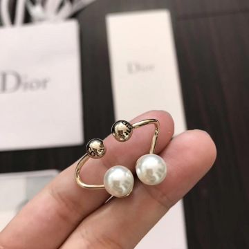 Most Popular Dior Tribales White Pearl Sphere Detail Tortuous Yellow Gold Womens Stud Earrings Online Shop